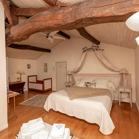 Nocleg ze śniadaniem D'hotes De Charme Au Refuge Du Peintre Pres De St Emilion 3*